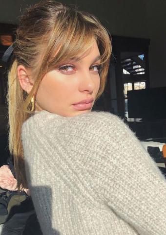 Curtain bangs: Δώσε μία πιο θηλυκή εκδοχή στις αφέλειες φέτος Curtain bangs: Δώσε μία πιο θηλυκή εκδοχή στις αφέλειες φέτος