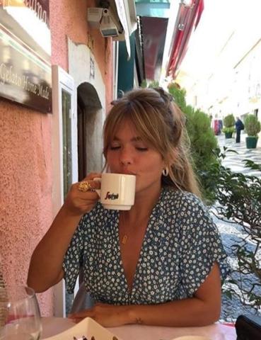 Curtain bangs: Δώσε μία πιο θηλυκή εκδοχή στις αφέλειες φέτος Curtain bangs: Δώσε μία πιο θηλυκή εκδοχή στις αφέλειες φέτος