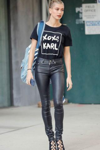 Black leather pants: Η επιστροφή του κλασσικού παντελονιού και πώς να το φορέσεις Black leather pants: Η επιστροφή του κλασσικού παντελονιού και πώς να το φορέσεις