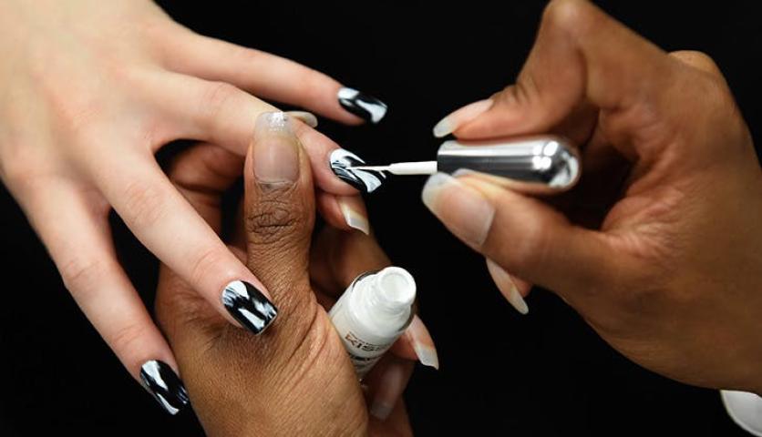 NYFW: Τα nail trends από την εβδομάδα μόδας της Νέας Υόρκης που μπορείς να δοκιμάσεις αμέσως NYFW: Τα nail trends από την εβδομάδα μόδας της Νέας Υόρκης που μπορείς να δοκιμάσεις αμέσως