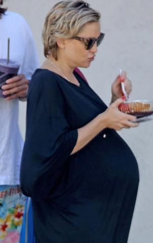 Kate Hudson: Η χαλαρή της βόλτα για street food λίγο πριν γεννήσει Kate Hudson: Η χαλαρή της βόλτα για street food λίγο πριν γεννήσει