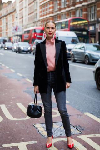 Black jeans: Stylish outfits για να φορέσεις το μαύρο τζιν παντελόνι Black jeans: Stylish outfits για να φορέσεις το μαύρο τζιν παντελόνι