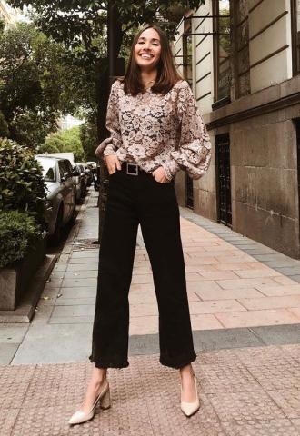 Black jeans: Stylish outfits για να φορέσεις το μαύρο τζιν παντελόνι Black jeans: Stylish outfits για να φορέσεις το μαύρο τζιν παντελόνι