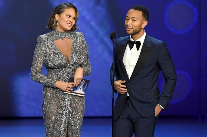 Emmy Awards 2018: Οι καλύτερες εμφανίσεις και τα παρελκόμενα Emmy Awards 2018: Οι καλύτερες εμφανίσεις και τα παρελκόμενα