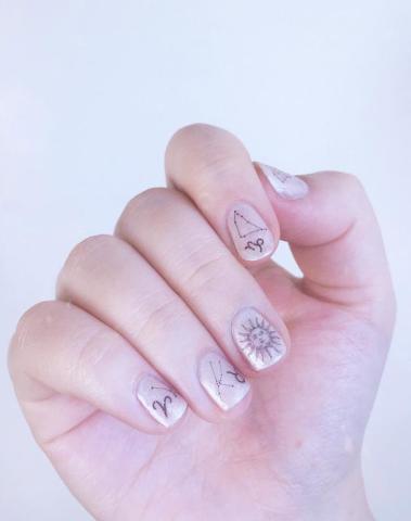 Astrology nails: Η νέα τάση στο nail art που θα κάνει το μανικιούρ προσωπική υπόθεση Astrology nails: Η νέα τάση στο nail art που θα κάνει το μανικιούρ προσωπική υπόθεση