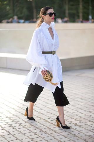 Τα σωστά παπούτσια για να φορέσεις με το wide-leg crop παντελόνι Τα σωστά παπούτσια για να φορέσεις με το wide-leg crop παντελόνι