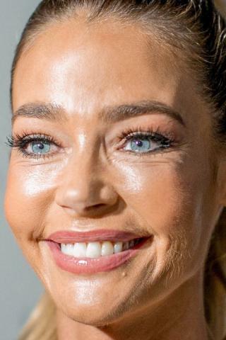 10 + 1 celebrities στα close-ups που αποδεικνύουν πως κανείς δεν είναι τέλειος 10 + 1 celebrities στα close-ups που αποδεικνύουν πως κανείς δεν είναι τέλειος