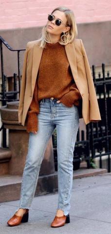 Βρήκαμε το camel blazer που θα σε βγάλει ασπροπρόσωπη το φθινόπωρο Βρήκαμε το camel blazer που θα σε βγάλει ασπροπρόσωπη το φθινόπωρο