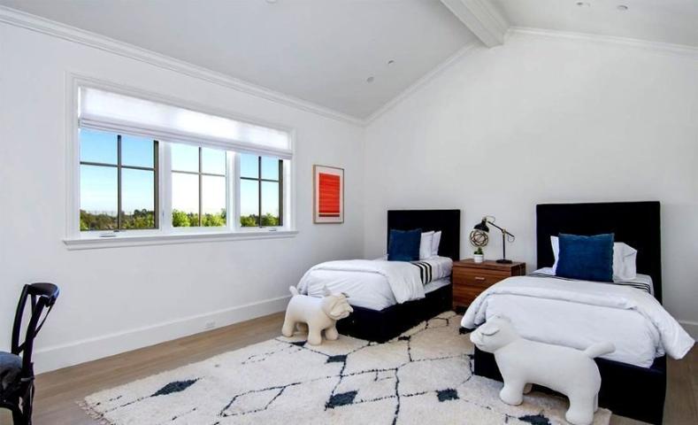 Η νέα έπαυλη του Ben Affleck στο Los Angeles στοίχισε μόνο ( ! ) 19,2 εκατομμύρια δολάρια Η νέα έπαυλη του Ben Affleck στο Los Angeles στοίχισε μόνο ( ! ) 19,2 εκατομμύρια δολάρια