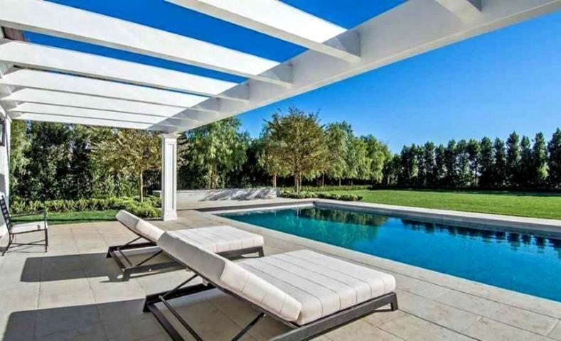 Η νέα έπαυλη του Ben Affleck στο Los Angeles στοίχισε μόνο ( ! ) 19,2 εκατομμύρια δολάρια Η νέα έπαυλη του Ben Affleck στο Los Angeles στοίχισε μόνο ( ! ) 19,2 εκατομμύρια δολάρια