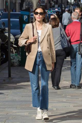 Η Alexa Chung σου δείχνει το ρούχο που πρέπει να προσθέσεις στην ντουλάπα σου τον Οκτώβρη Η Alexa Chung σου δείχνει το ρούχο που πρέπει να προσθέσεις στην ντουλάπα σου τον Οκτώβρη