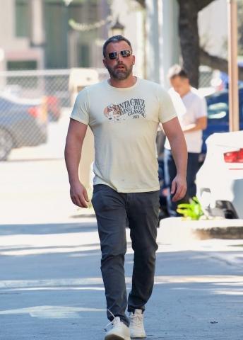 Ο Ben Affleck το έριξε στη γυμναστική και φαίνεται τρομερά Ο Ben Affleck το έριξε στη γυμναστική και φαίνεται τρομερά