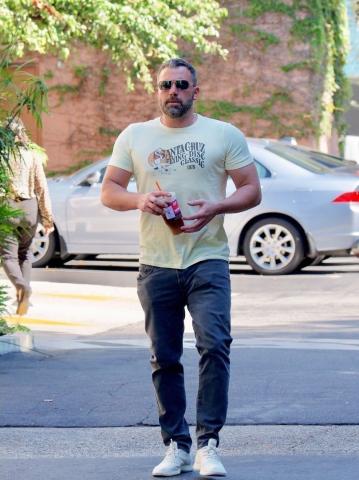 Ο Ben Affleck το έριξε στη γυμναστική και φαίνεται τρομερά Ο Ben Affleck το έριξε στη γυμναστική και φαίνεται τρομερά