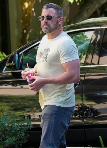Ο Ben Affleck το έριξε στη γυμναστική και φαίνεται τρομερά Ο Ben Affleck το έριξε στη γυμναστική και φαίνεται τρομερά