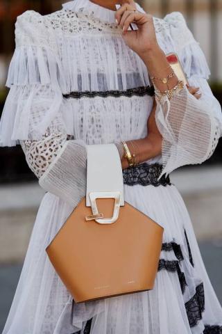 Αυτή είναι η No1 τάση στις τσάντες και είναι "δυνατή" Αυτή είναι η No1 τάση στις τσάντες και είναι "δυνατή"