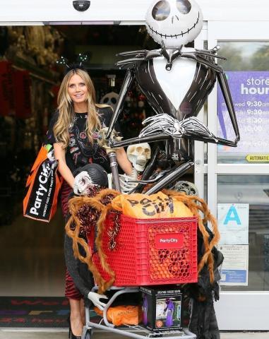 Να τι ψώνισε η Heidi Klum για το Halloween Να τι ψώνισε η Heidi Klum για το Halloween