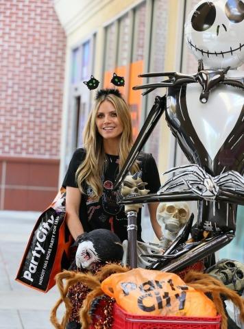 Να τι ψώνισε η Heidi Klum για το Halloween Να τι ψώνισε η Heidi Klum για το Halloween