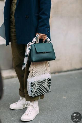 Mini bags: Το trend που έχει απογειωθεί στο street style και θα λατρέψεις κι εσύ Mini bags: Το trend που έχει απογειωθεί στο street style και θα λατρέψεις κι εσύ
