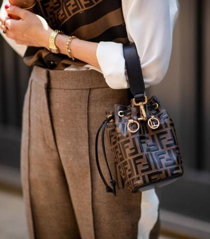 Mini bags: Το trend που έχει απογειωθεί στο street style και θα λατρέψεις κι εσύ Mini bags: Το trend που έχει απογειωθεί στο street style και θα λατρέψεις κι εσύ