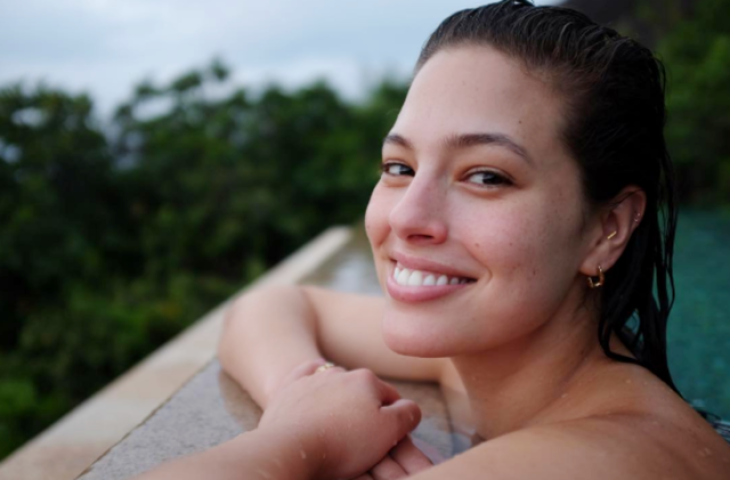 Η plus size Ashley Graham σε 10 + 1 λήψεις χωρίς μακιγιάζ Η plus size Ashley Graham σε 10 + 1 λήψεις χωρίς μακιγιάζ