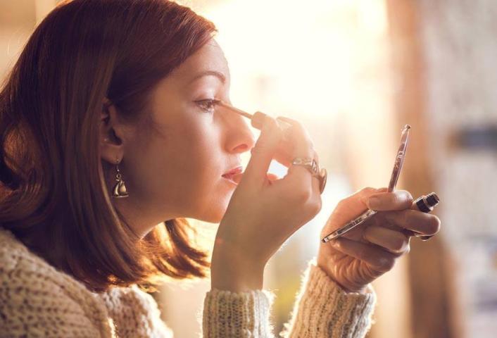 How to: Metallic eyeliner από το πρωί μέχρι το βράδυ How to: Metallic eyeliner από το πρωί μέχρι το βράδυ