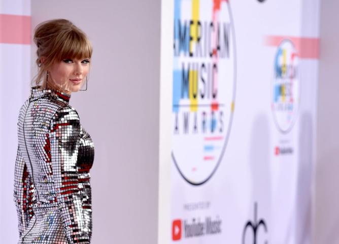 American Music Awards: Η Taylor Swift είναι σε μάχιμη φάση American Music Awards: Η Taylor Swift είναι σε μάχιμη φάση
