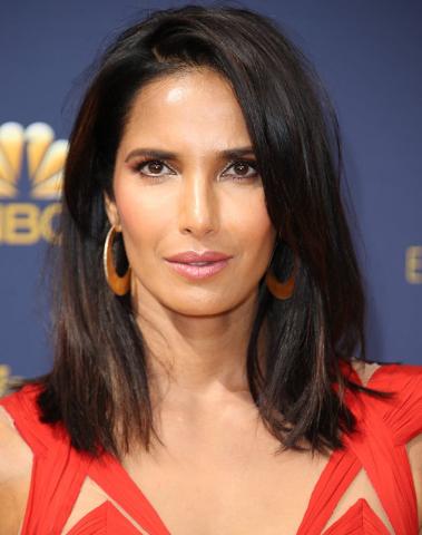 Το glitter στο eye makeup όπως το διαλέγουν οι celebrities Το glitter στο eye makeup όπως το διαλέγουν οι celebrities