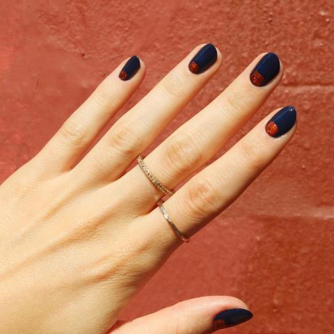 Η πιο φθινοπωρινή απόχρωση για το μανικιούρ σου Η πιο φθινοπωρινή απόχρωση για το μανικιούρ σου