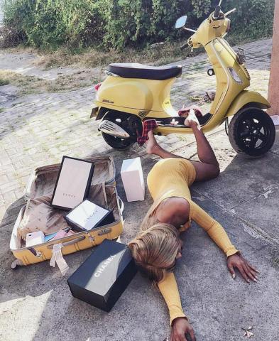 Η πτώση της «ντίβας»: Η νέα τάση στο Instagram που σαρώνει στον κόσμο των πλουσίων Η πτώση της «ντίβας»: Η νέα τάση στο Instagram που σαρώνει στον κόσμο των πλουσίων