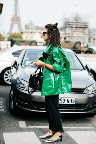 Ετοιμάσου να εντυπωσιάσεις με ένα vinyl πανωφόρι αυτό τον χειμώνα Ετοιμάσου να εντυπωσιάσεις με ένα vinyl πανωφόρι αυτό τον χειμώνα