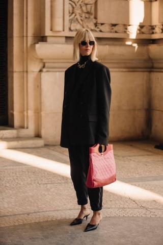 Πώς φοράνε το κοστούμι στο street style αγαπημένα fashion girls Πώς φοράνε το κοστούμι στο street style αγαπημένα fashion girls