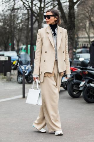 Πώς φοράνε το κοστούμι στο street style αγαπημένα fashion girls Πώς φοράνε το κοστούμι στο street style αγαπημένα fashion girls