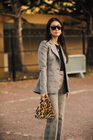 Πώς φοράνε το κοστούμι στο street style αγαπημένα fashion girls Πώς φοράνε το κοστούμι στο street style αγαπημένα fashion girls