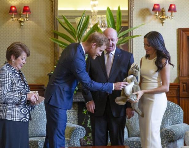 Meghan Markle: Οι πρώτες φωτογραφίες της μετά την ανακοίνωση της εγκυμοσύνης Meghan Markle: Οι πρώτες φωτογραφίες της μετά την ανακοίνωση της εγκυμοσύνης