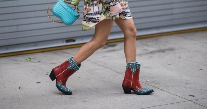 Πώς να φορέσεις τα cow boots αυτή τη σεζόν Πώς να φορέσεις τα cow boots αυτή τη σεζόν