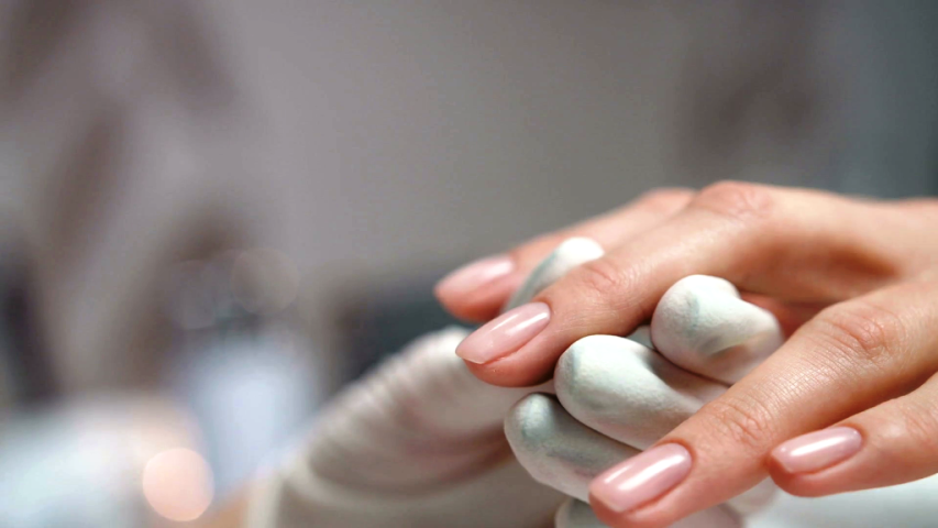 Τα καλύτερα top coats για μεγαλύτερη διάρκεια στο μανικιούρ Τα καλύτερα top coats για μεγαλύτερη διάρκεια στο μανικιούρ