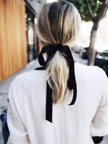 Ποιο είναι το μικρό, ανέξοδο μυστικό που θα σου χαρίσει σούπερ χτενισμένο μαλλί στο λεπτό; Ποιο είναι το μικρό, ανέξοδο μυστικό που θα σου χαρίσει σούπερ χτενισμένο μαλλί στο λεπτό;