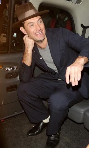 Ο Jude Law γιόρτασε μαζί με την κόρη του τα 18α της γενέθλια (pics) Ο Jude Law γιόρτασε μαζί με την κόρη του τα 18α της γενέθλια (pics)