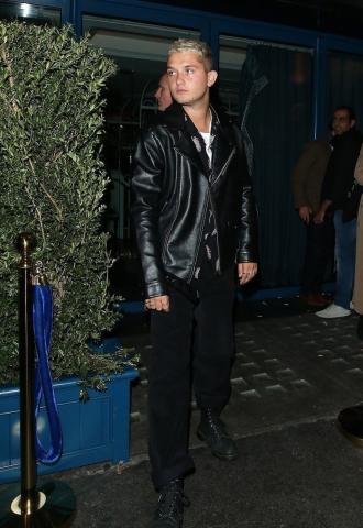 Ο Jude Law γιόρτασε μαζί με την κόρη του τα 18α της γενέθλια (pics) Ο Jude Law γιόρτασε μαζί με την κόρη του τα 18α της γενέθλια (pics)