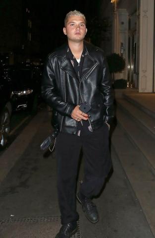 Ο Jude Law γιόρτασε μαζί με την κόρη του τα 18α της γενέθλια (pics) Ο Jude Law γιόρτασε μαζί με την κόρη του τα 18α της γενέθλια (pics)