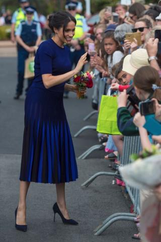 Oups! Η Meghan φόρεσε σιθρού φούστα και φάνηκε ξεκάθαρα το εσώρουχο της Oups! Η Meghan φόρεσε σιθρού φούστα και φάνηκε ξεκάθαρα το εσώρουχο της