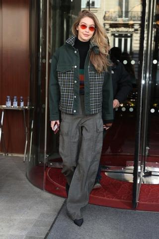 Τα cargo pants είναι ξανά cool και εδώ θα δεις πώς θα τα φορέσεις Τα cargo pants είναι ξανά cool και εδώ θα δεις πώς θα τα φορέσεις