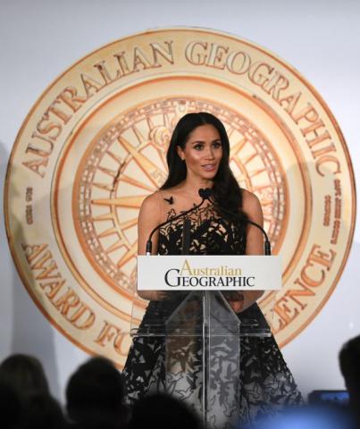 Love to hate: Η βασιλική γκαρνταρόμπα της Meghan κόστισε λιγάκι παραπάνω στους Βρετανούς Love to hate: Η βασιλική γκαρνταρόμπα της Meghan κόστισε λιγάκι παραπάνω στους Βρετανούς