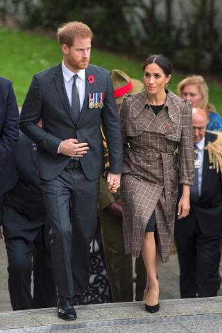 Love to hate: Η βασιλική γκαρνταρόμπα της Meghan κόστισε λιγάκι παραπάνω στους Βρετανούς Love to hate: Η βασιλική γκαρνταρόμπα της Meghan κόστισε λιγάκι παραπάνω στους Βρετανούς