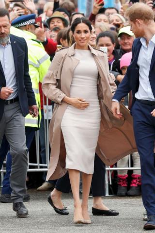 Love to hate: Η βασιλική γκαρνταρόμπα της Meghan κόστισε λιγάκι παραπάνω στους Βρετανούς Love to hate: Η βασιλική γκαρνταρόμπα της Meghan κόστισε λιγάκι παραπάνω στους Βρετανούς