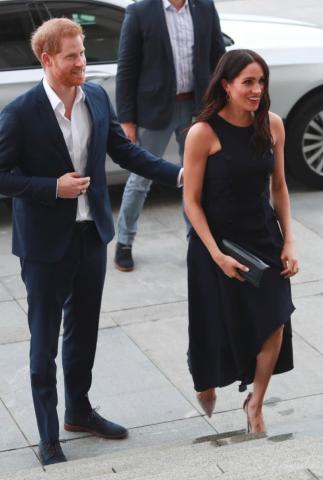 Love to hate: Η βασιλική γκαρνταρόμπα της Meghan κόστισε λιγάκι παραπάνω στους Βρετανούς Love to hate: Η βασιλική γκαρνταρόμπα της Meghan κόστισε λιγάκι παραπάνω στους Βρετανούς