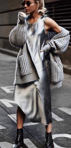 Το cardigan είναι ακόμα εδώ και έχει θέση στο δικό σου street style Το cardigan είναι ακόμα εδώ και έχει θέση στο δικό σου street style