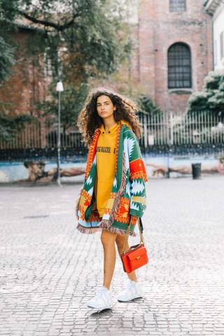 Το cardigan είναι ακόμα εδώ και έχει θέση στο δικό σου street style Το cardigan είναι ακόμα εδώ και έχει θέση στο δικό σου street style