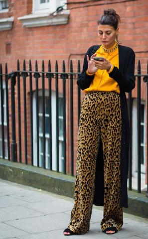 Το cardigan είναι ακόμα εδώ και έχει θέση στο δικό σου street style Το cardigan είναι ακόμα εδώ και έχει θέση στο δικό σου street style