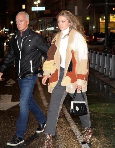 Το super trendy outfit της Gigi Hadid Το super trendy outfit της Gigi Hadid